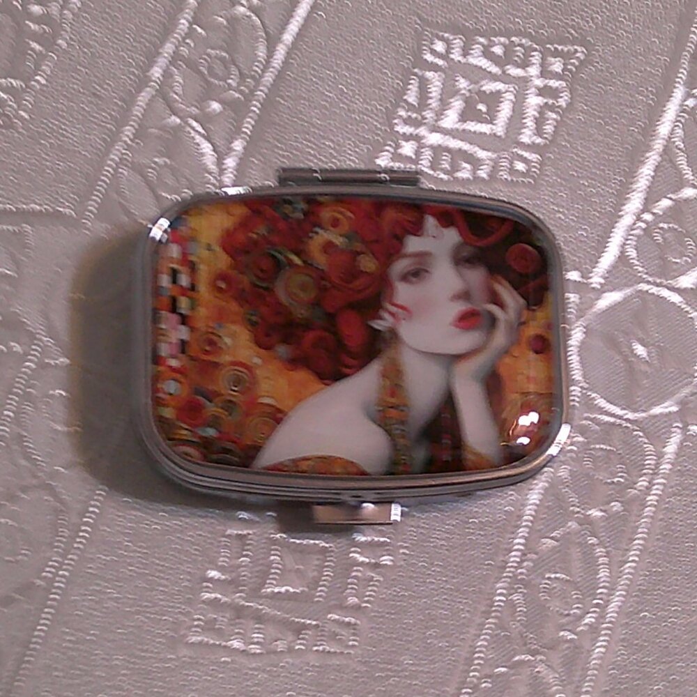 1pc.  Beautiful Lady Pill Box